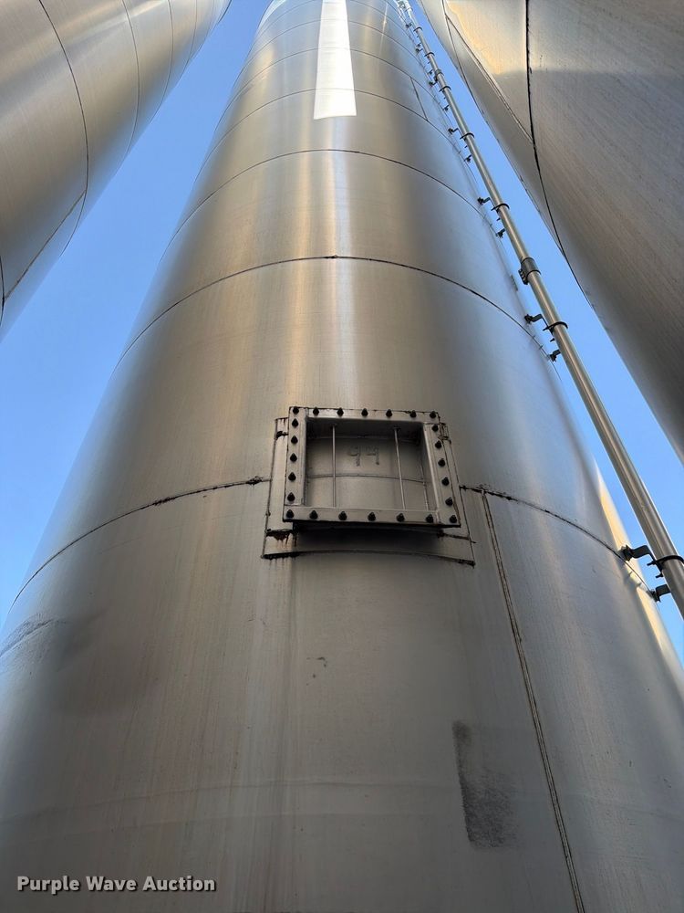 image for item NF9529 (2) CST Storage silos