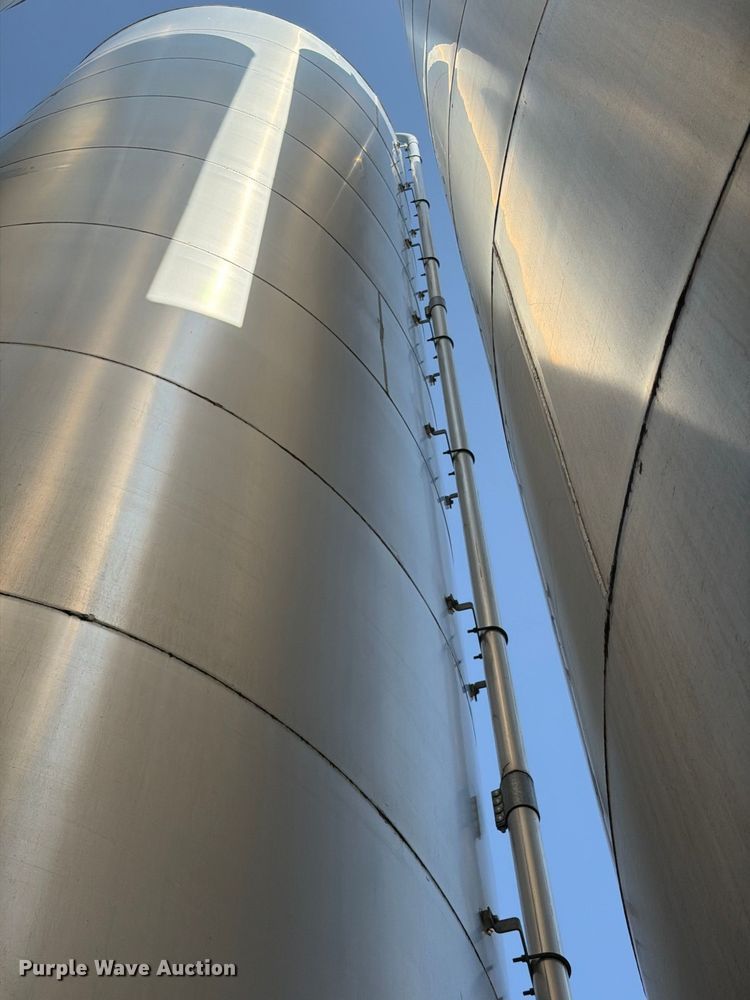 image for item NF9529 (2) CST Storage silos