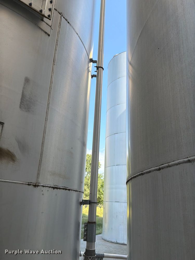 image for item NF9529 (2) CST Storage silos