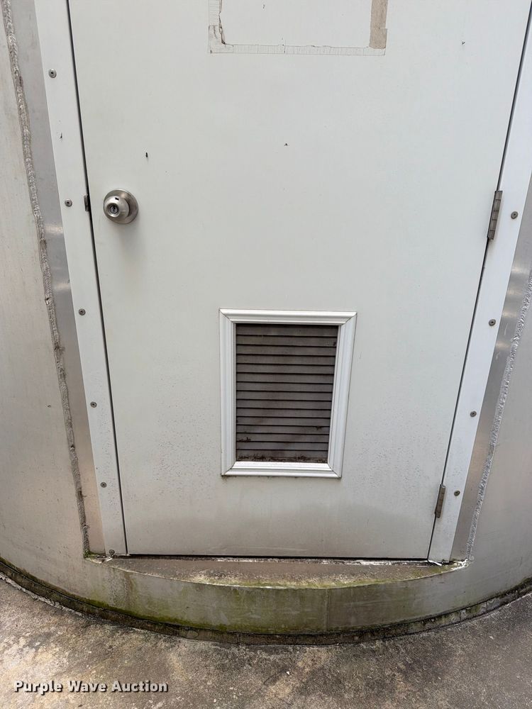 image for item NF9529 (2) CST Storage silos