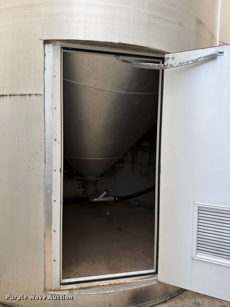 image for item NF9529 (2) CST Storage silos
