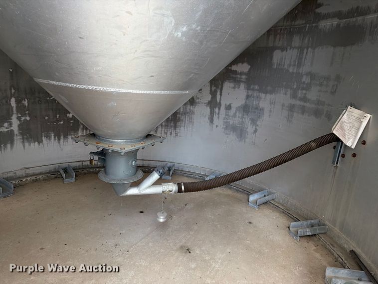 image for item NF9529 (2) CST Storage silos