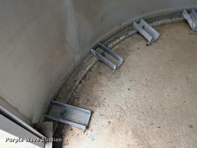 image for item NF9529 (2) CST Storage silos
