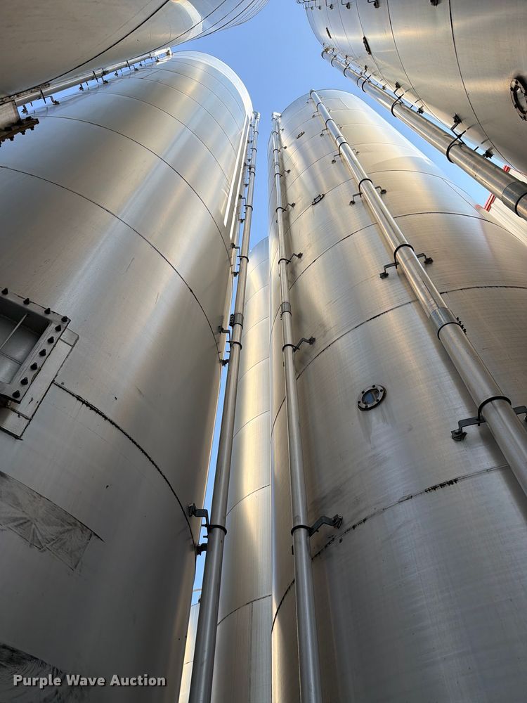 image for item NF9530 (2) CST Storage silos