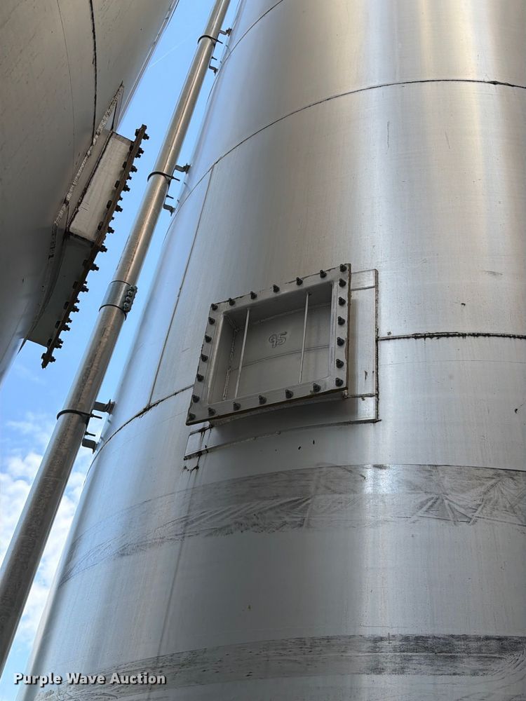 image for item NF9530 (2) CST Storage silos