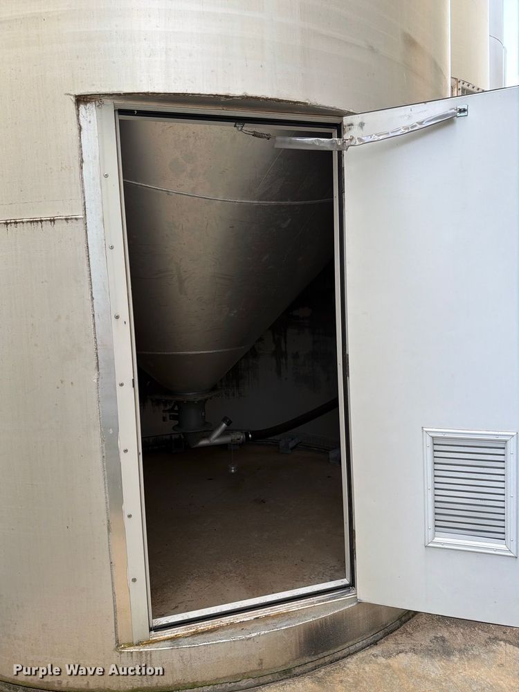 image for item NF9530 (2) CST Storage silos