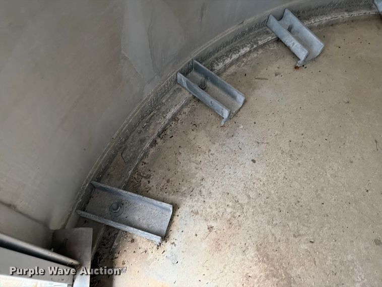 image for item NF9530 (2) CST Storage silos
