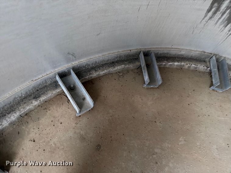 image for item NF9530 (2) CST Storage silos