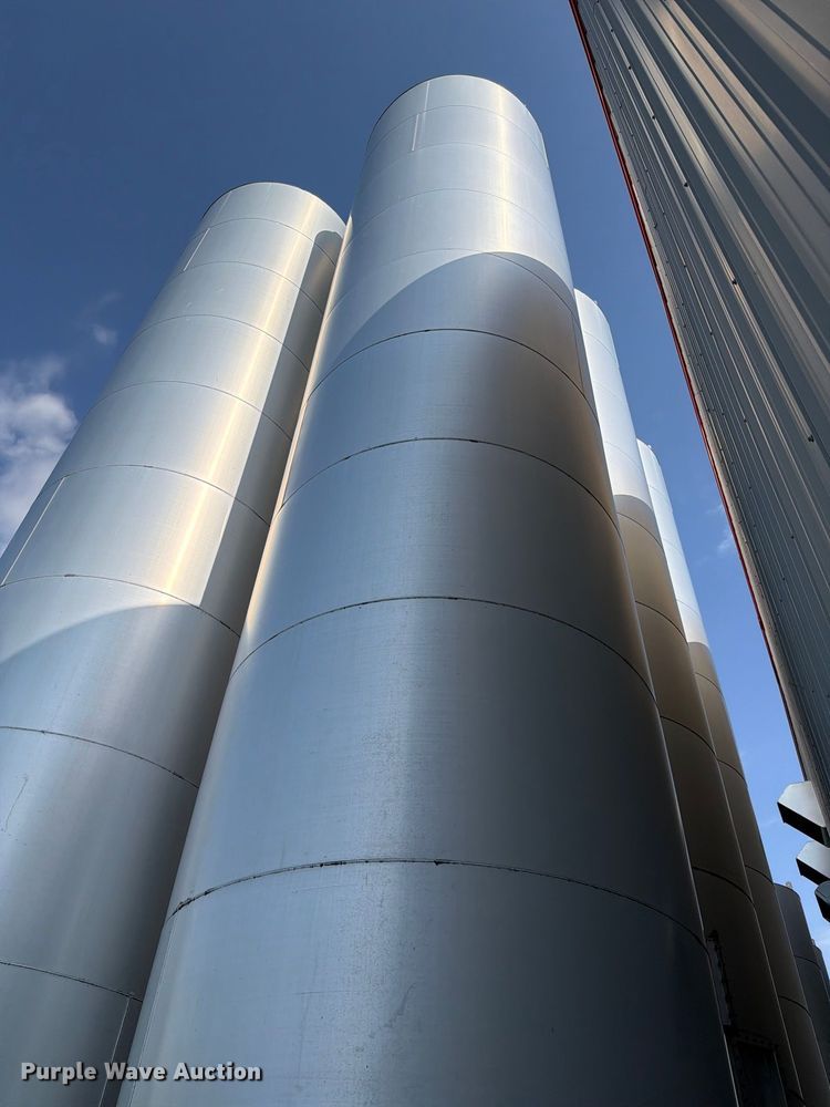 image for item NF9531 (2) CST Storage silos