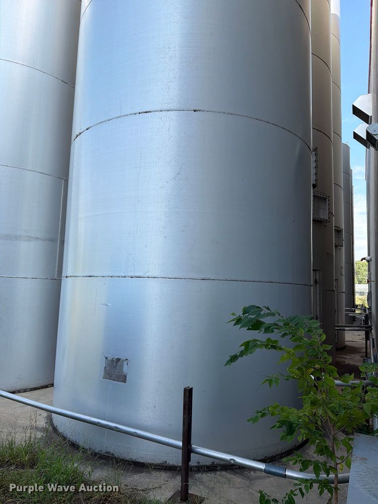 image for item NF9531 (2) CST Storage silos