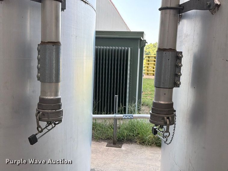 image for item NF9531 (2) CST Storage silos