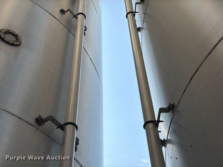 image for item NF9531 (2) CST Storage silos