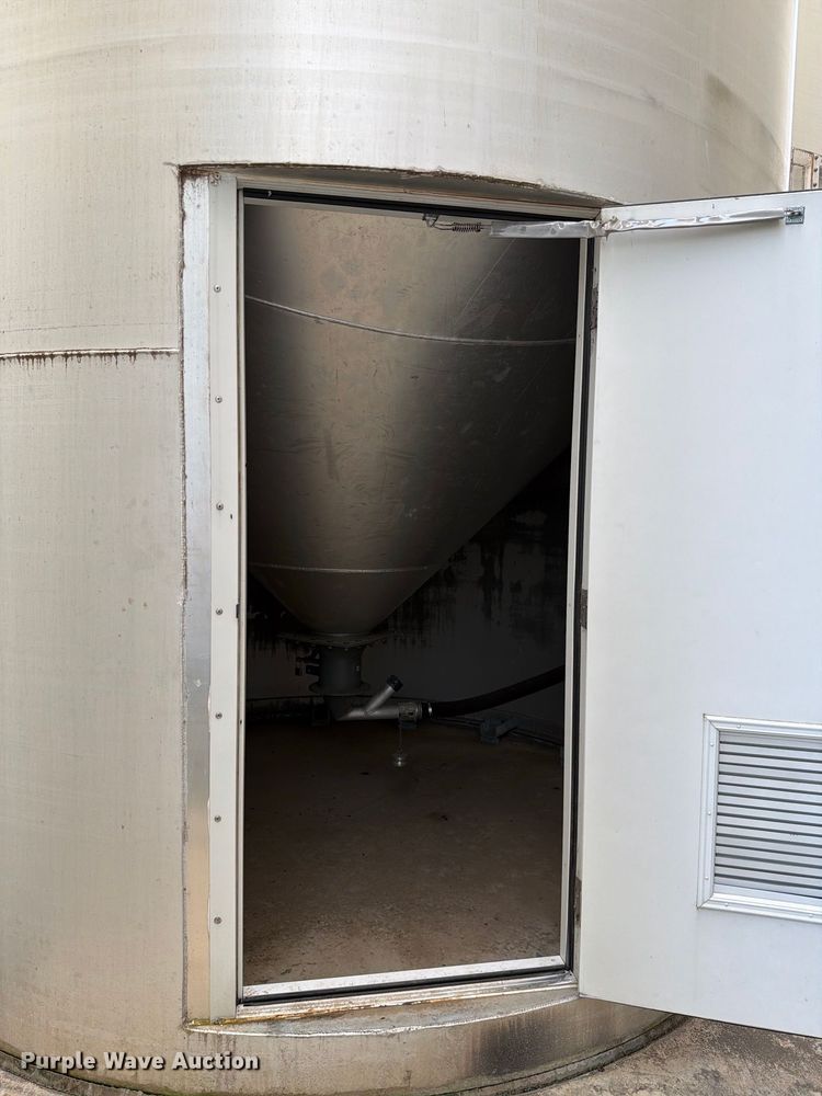 image for item NF9531 (2) CST Storage silos