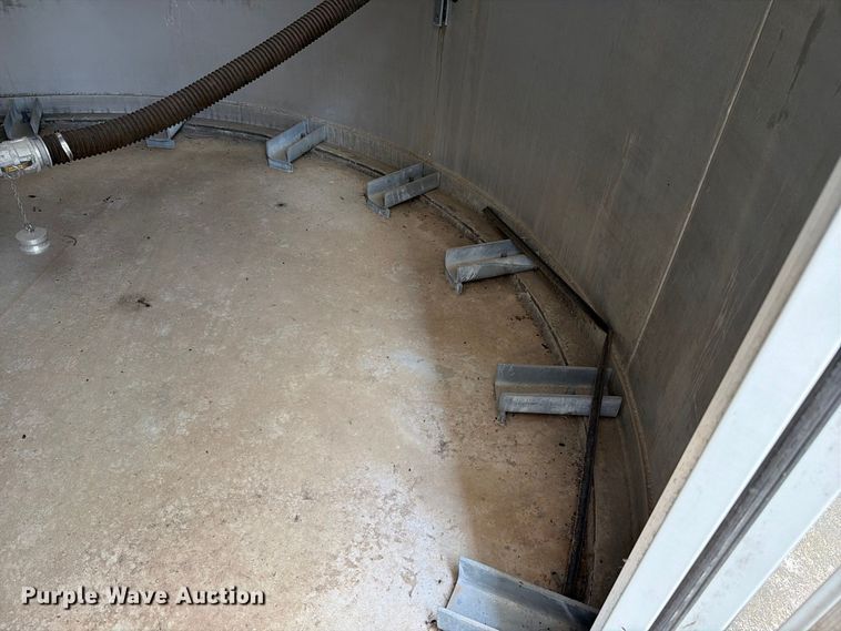 image for item NF9531 (2) CST Storage silos
