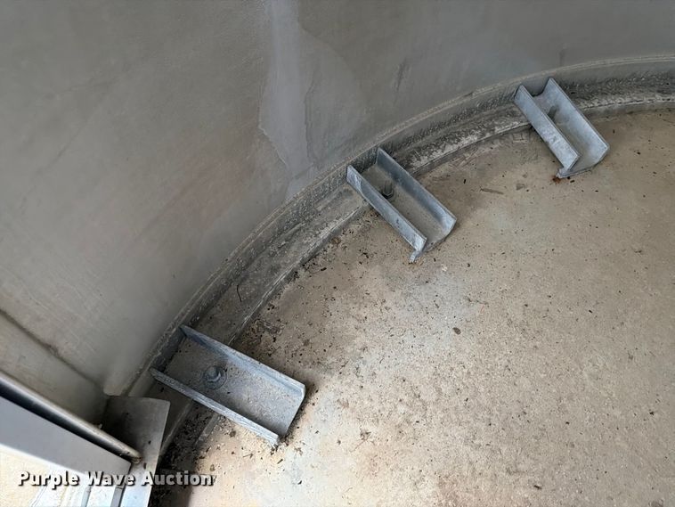 image for item NF9531 (2) CST Storage silos