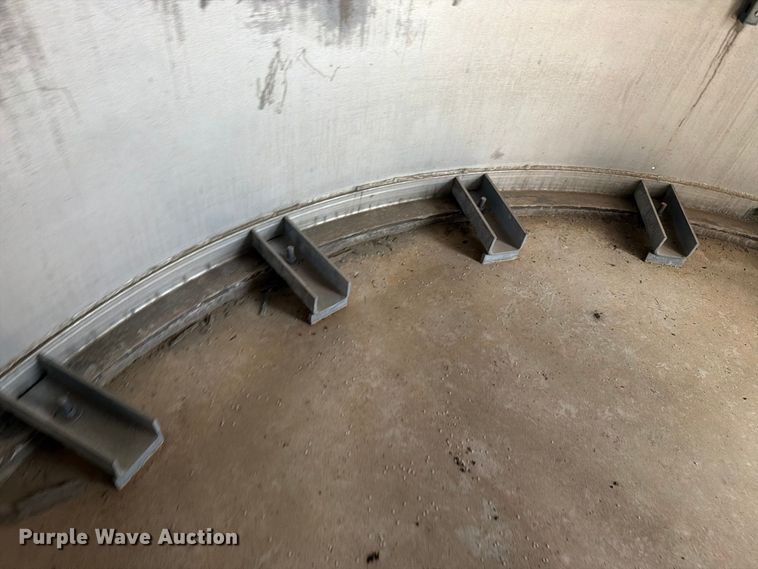 image for item NF9531 (2) CST Storage silos