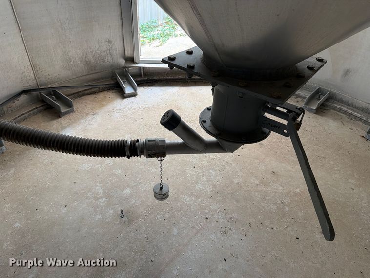 image for item NF9531 (2) CST Storage silos