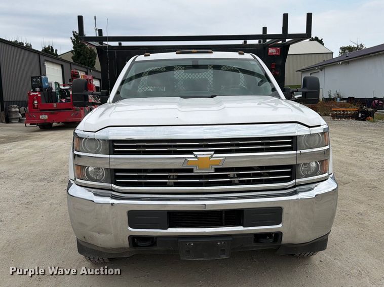 image for item OE9730 2015 Chevrolet Silverado 3500HD Crew Cab flatbed pickup truck