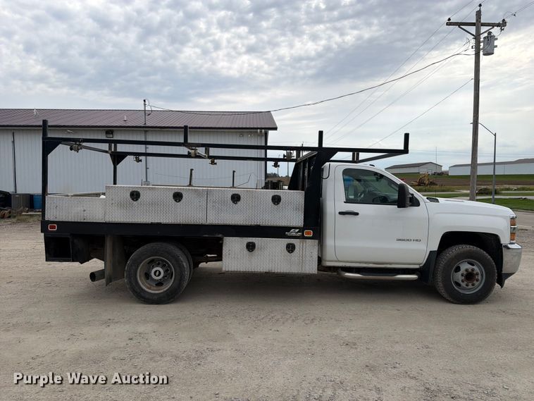 image for item OE9730 2015 Chevrolet Silverado 3500HD Crew Cab flatbed pickup truck