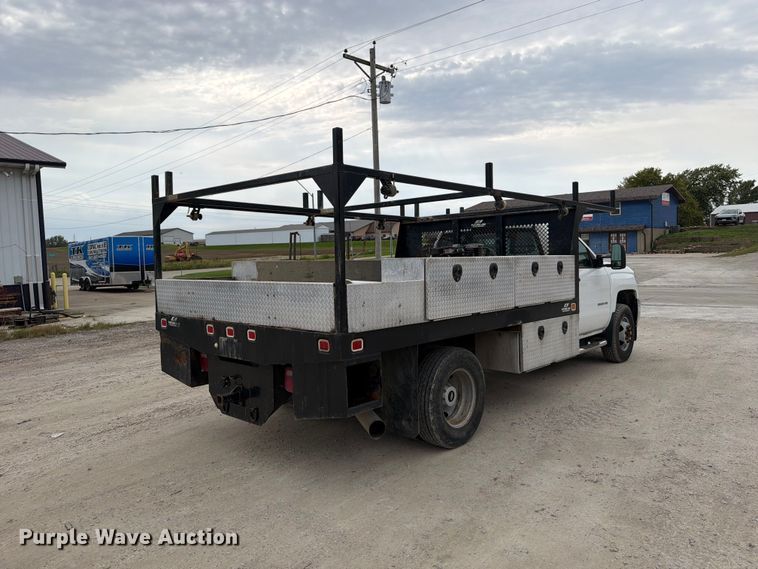 image for item OE9730 2015 Chevrolet Silverado 3500HD Crew Cab flatbed pickup truck