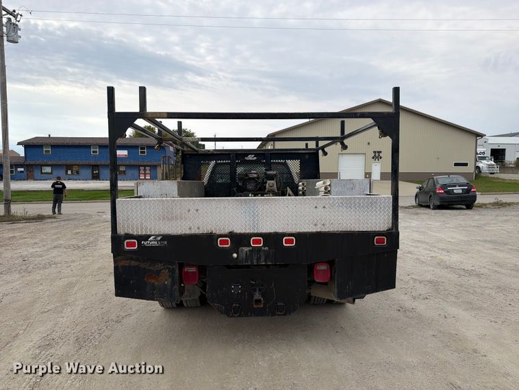 image for item OE9730 2015 Chevrolet Silverado 3500HD Crew Cab flatbed pickup truck
