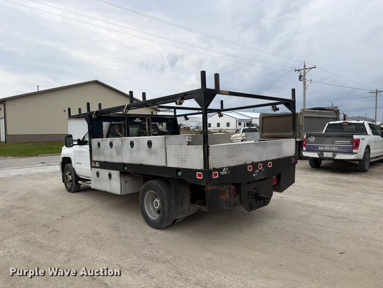 image for item OE9730 2015 Chevrolet Silverado 3500HD Crew Cab flatbed pickup truck