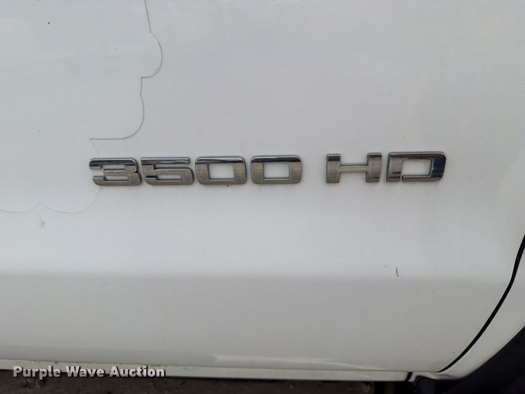 image for item OE9730 2015 Chevrolet Silverado 3500HD Crew Cab flatbed pickup truck