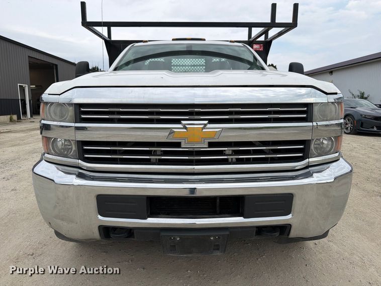 image for item OE9730 2015 Chevrolet Silverado 3500HD Crew Cab flatbed pickup truck
