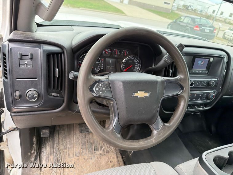 image for item OE9730 2015 Chevrolet Silverado 3500HD Crew Cab flatbed pickup truck