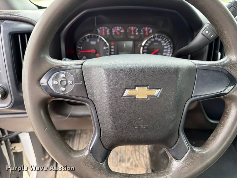 image for item OE9730 2015 Chevrolet Silverado 3500HD Crew Cab flatbed pickup truck
