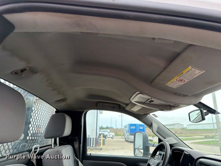 image for item OE9730 2015 Chevrolet Silverado 3500HD Crew Cab flatbed pickup truck