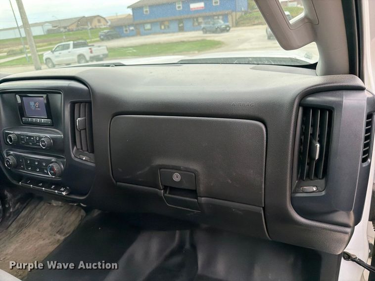 image for item OE9730 2015 Chevrolet Silverado 3500HD Crew Cab flatbed pickup truck