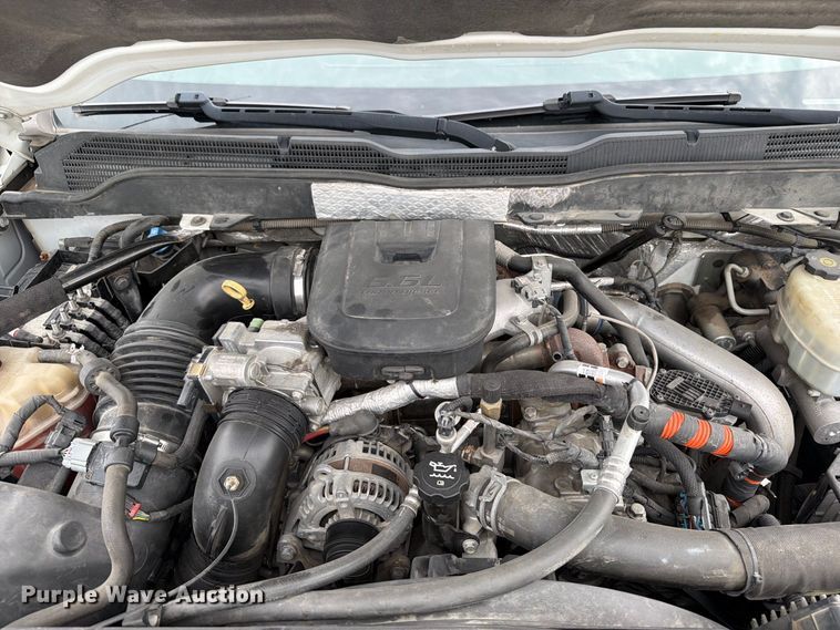 image for item OE9730 2015 Chevrolet Silverado 3500HD Crew Cab flatbed pickup truck