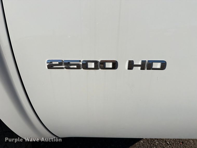 image for item OE9747 2012 Chevrolet Silverado 2500HD pickup truck