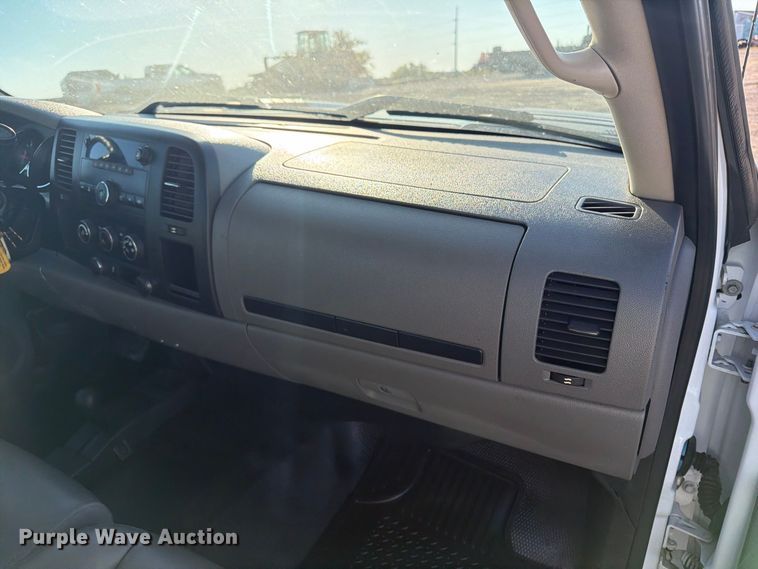 image for item OE9747 2012 Chevrolet Silverado 2500HD pickup truck