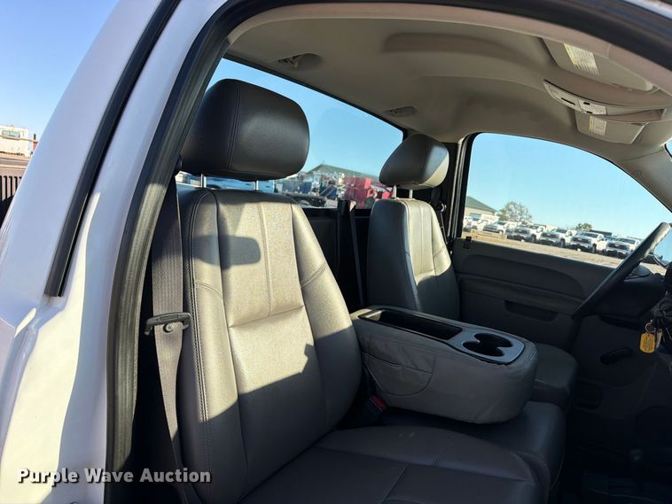 image for item OE9747 2012 Chevrolet Silverado 2500HD pickup truck