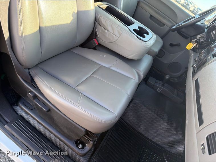 image for item OE9747 2012 Chevrolet Silverado 2500HD pickup truck