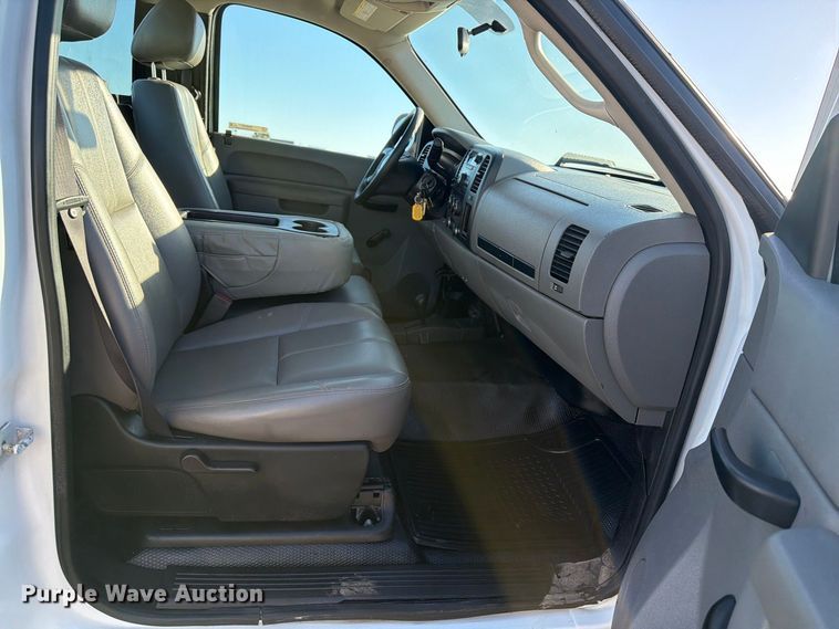 image for item OE9747 2012 Chevrolet Silverado 2500HD pickup truck