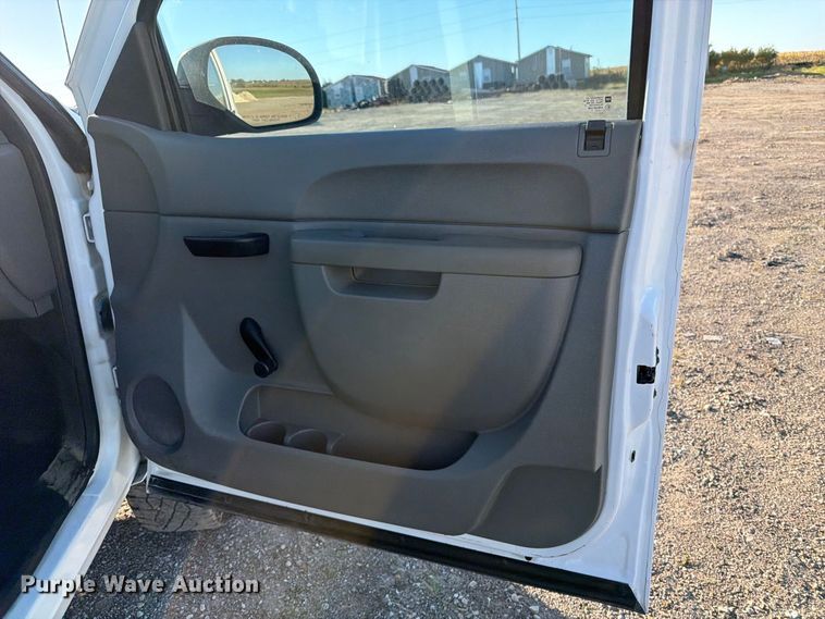 image for item OE9747 2012 Chevrolet Silverado 2500HD pickup truck