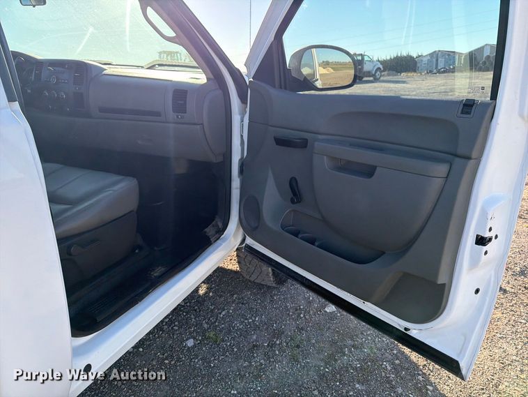 image for item OE9747 2012 Chevrolet Silverado 2500HD pickup truck