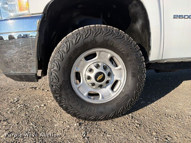 image for item OE9747 2012 Chevrolet Silverado 2500HD pickup truck