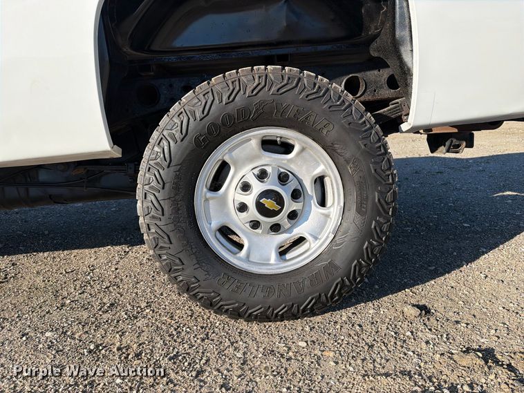image for item OE9747 2012 Chevrolet Silverado 2500HD pickup truck