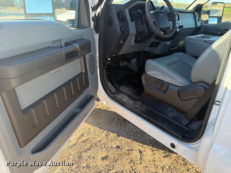 image for item OE9748 2011 Ford F350 Super Duty pickup truck