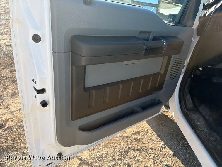 image for item OE9748 2011 Ford F350 Super Duty pickup truck