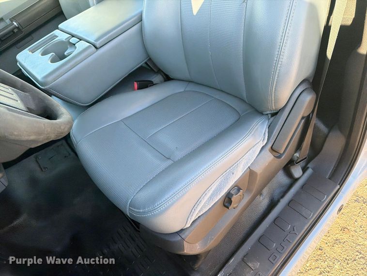 image for item OE9748 2011 Ford F350 Super Duty pickup truck