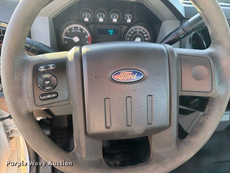 image for item OE9748 2011 Ford F350 Super Duty pickup truck