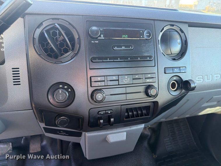 image for item OE9748 2011 Ford F350 Super Duty pickup truck