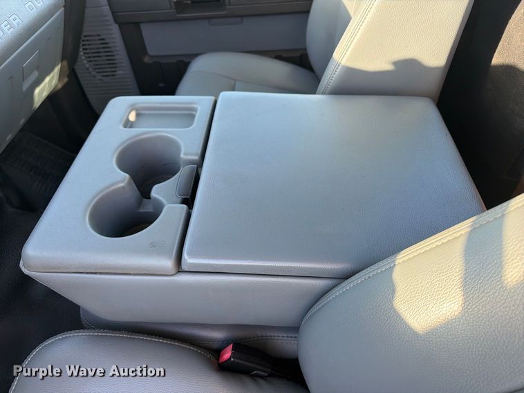 image for item OE9748 2011 Ford F350 Super Duty pickup truck