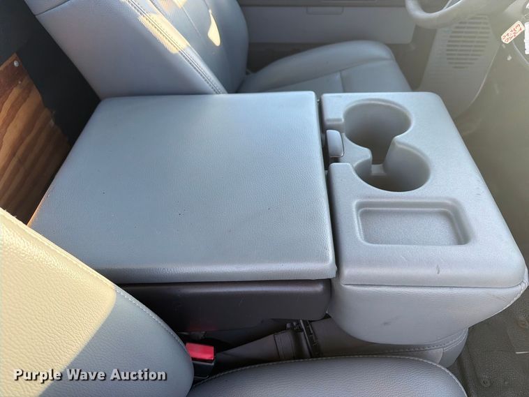 image for item OE9748 2011 Ford F350 Super Duty pickup truck