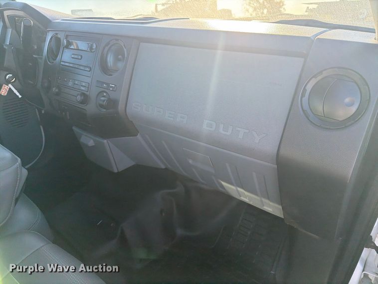 image for item OE9748 2011 Ford F350 Super Duty pickup truck